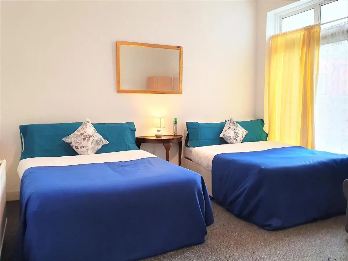 Wellesley Guest Rooms Ίλφορντ 2*,